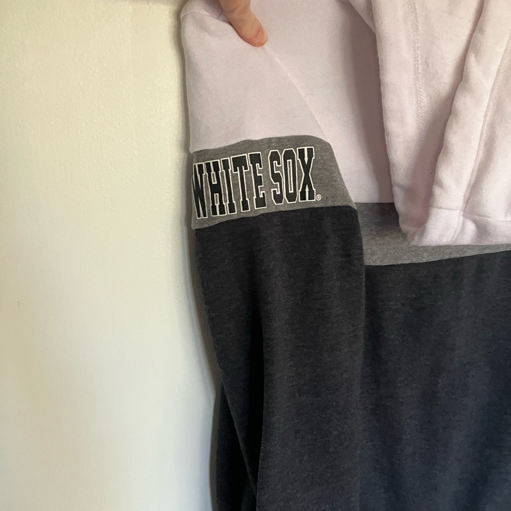 New Era White Sox Women’s Full Zip Hoodie - Picture 5 of 6